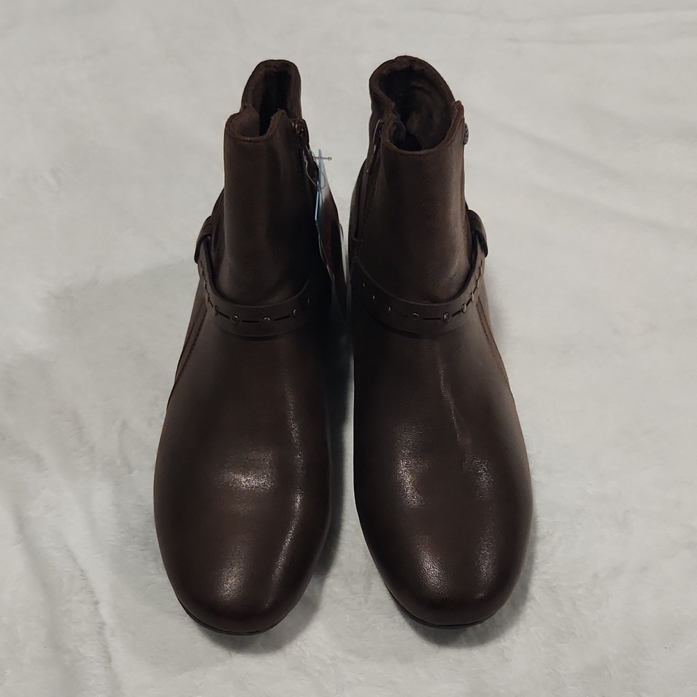 BareTraps Women's Dark Brown Leather Chukka Boots